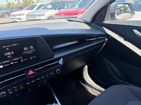 Used 2026 Kia Niro LX FWD image 33