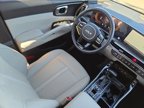 Used 2025 Kia Sorento EX w/ Panoramic Sunroof Package image 17