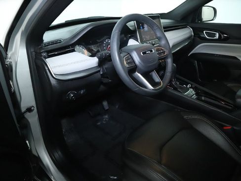 Used 2025 Jeep Compass Limited AWD/4WD image 17