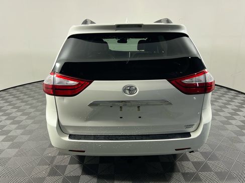 Used 2019 Toyota Sienna Limited Premium AWD/4WD image 4