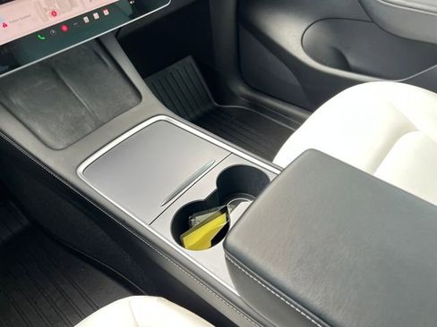 Used 2022 Tesla Model Y Long Range image 29