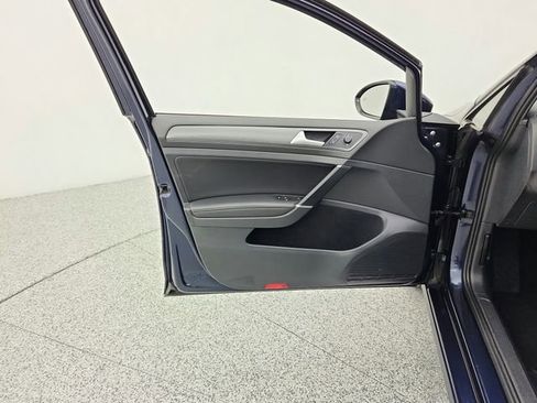 Used 2018 Volkswagen Golf SE image 36