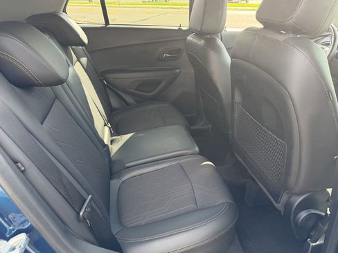 Used 2019 Chevrolet Trax LT w/ LT Convenience Package AWD/4WD image 16