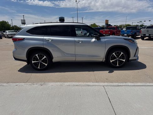 Used 2022 Toyota Highlander XSE AWD/4WD image 8