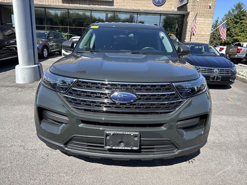 Used 2022 Ford Explorer XLT image 3