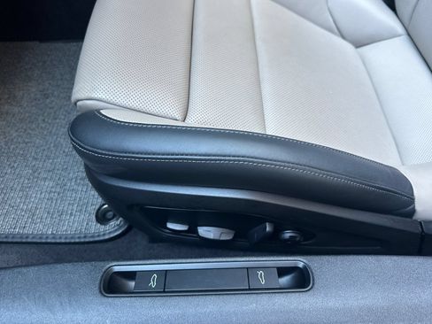 Used 2025 Porsche 911 Carrera RWD image 15