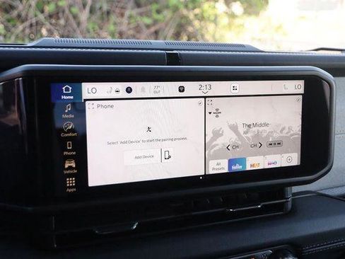 Used 2025 Jeep Wrangler Sahara image 16