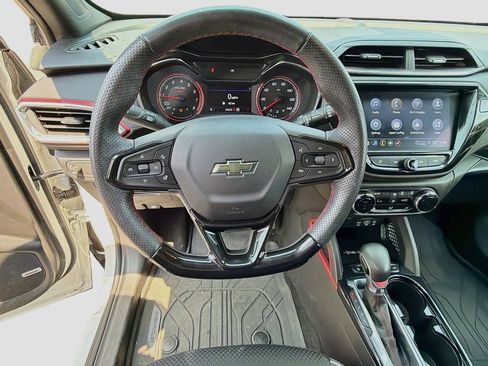 Used 2023 Chevrolet TrailBlazer RS w/ Sun and Liftgate Package AWD/4WD image 11