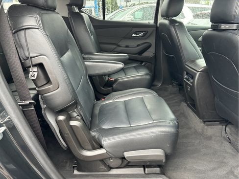 Used 2020 Chevrolet Traverse LT FWD image 25