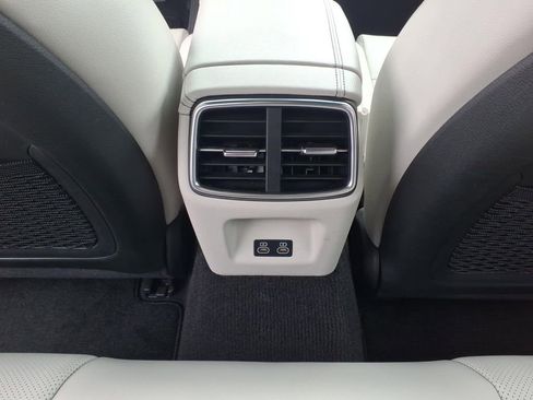 Used 2024 Genesis G70 2.5T RWD image 7
