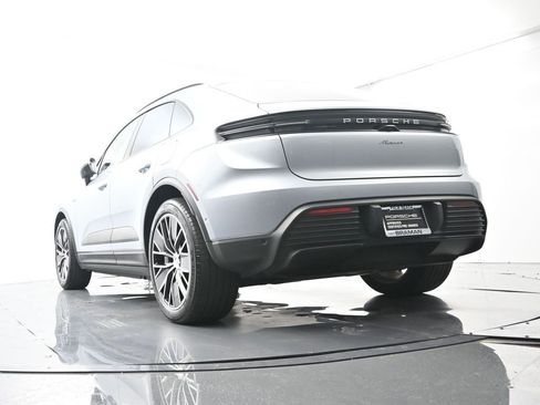 Certified 2025 Porsche Macan Electric RWD image 49