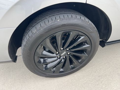 Used 2021 Lincoln Navigator Black Label image 9