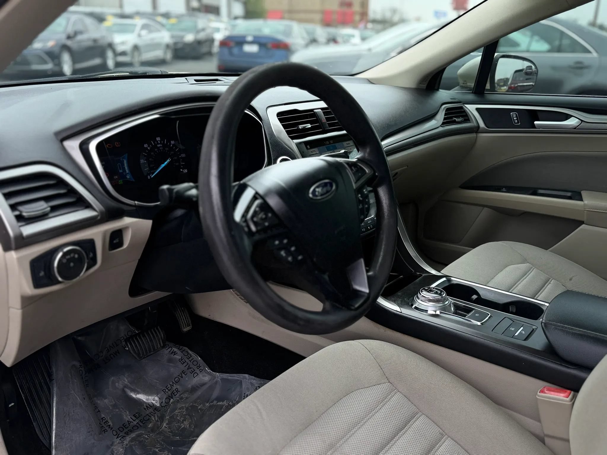 Used 2018 Ford Fusion SE FWD image 14
