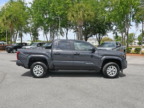 Used 2026 Toyota Tacoma SR5 image 5