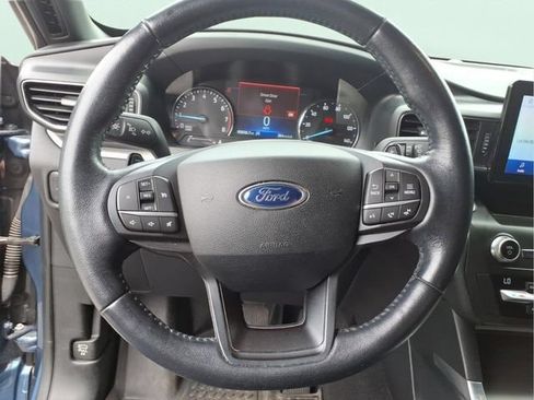 Used 2020 Ford Explorer XLT w/ Equipment Group 202A AWD/4WD image 23