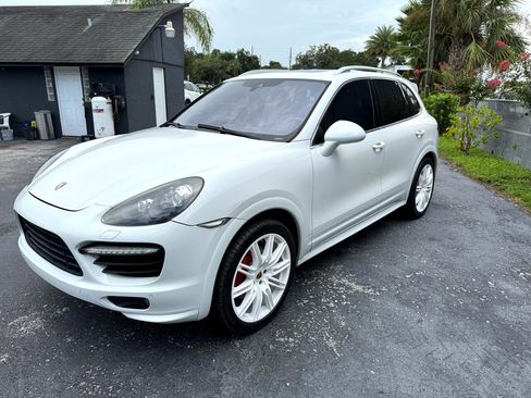 Used 2014 Porsche Cayenne GTS image 3