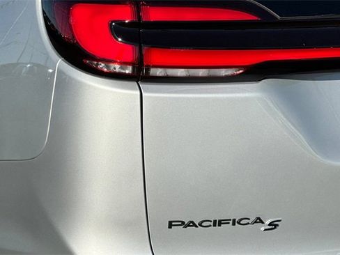 New 2026 Chrysler Pacifica Select w/ S Appearance Package image 26