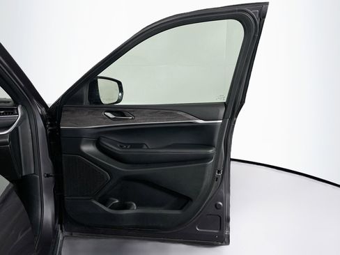 Used 2024 Jeep Grand Cherokee L Limited w/ Luxury Tech Group II image 35