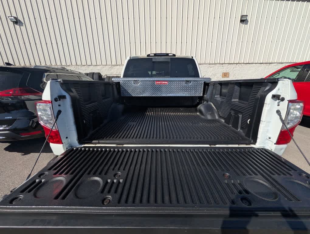 Used 2017 Nissan Titan SV AWD/4WD image 13