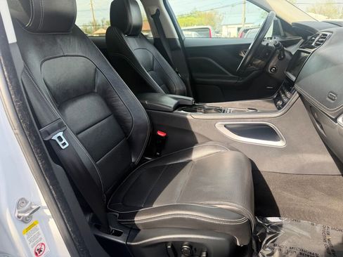 Used 2017 Jaguar F-PACE R-Sport image 28