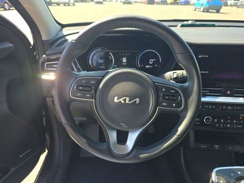 Used 2022 Kia Niro EX Premium image 10