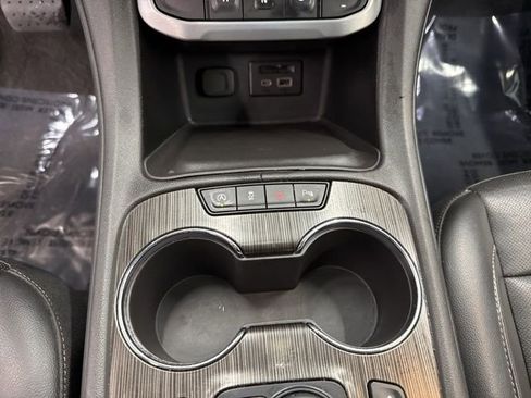 Used 2023 GMC Acadia SLT image 24