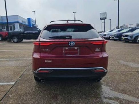 Used 2022 Toyota Venza LE image 7