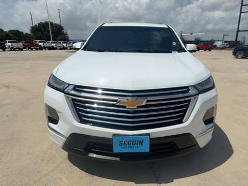 Used 2023 Chevrolet Traverse Premier w/ LPO, Cargo Package FWD image 3