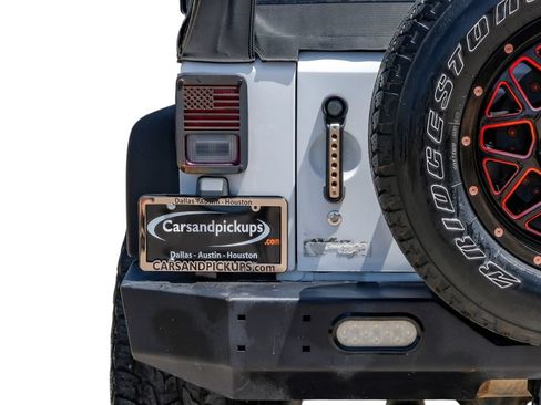Used 2016 Jeep Wrangler Unlimited Sahara w/ Connectivity Group AWD/4WD image 49
