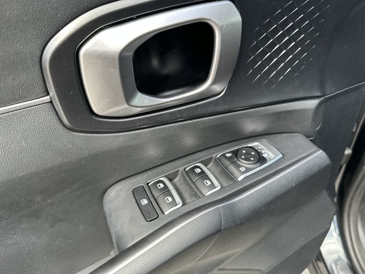 Used 2022 Kia Sorento LX FWD image 17