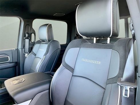 New 2026 RAM 2500 Laramie AWD/4WD image 18