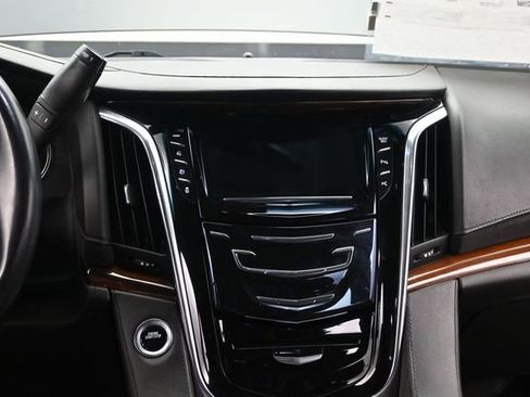Used 2018 Cadillac Escalade ESV 4WD image 26