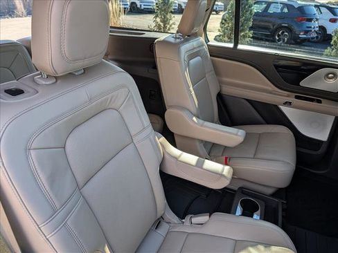 Used 2023 Lincoln Aviator Reserve w/ Equipment Group 201A image 20
