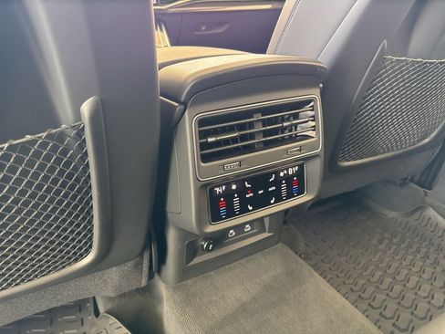 Used 2025 Audi Q7 3.0T Premium Plus image 40