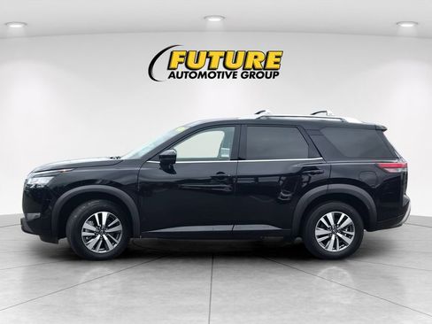 Used 2023 Nissan Pathfinder SL w/ Lighting Package (N92) FWD image 7
