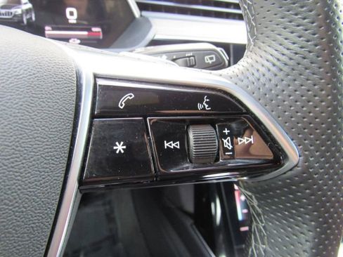 Used 2022 Audi e-tron S Prestige w/ Prestige Package image 43