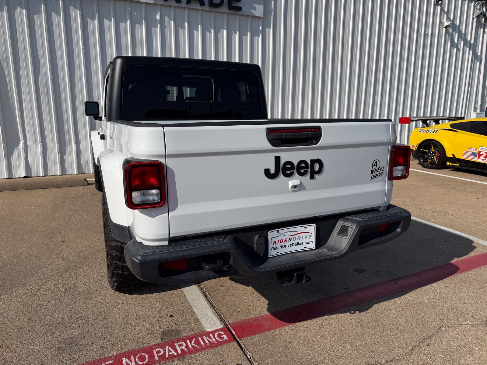 Used 2023 Jeep Gladiator Sport AWD/4WD image 5