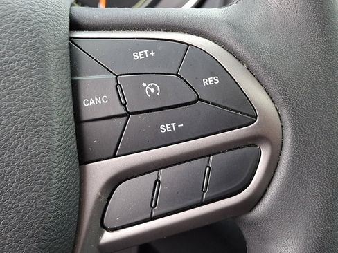 Certified 2022 Jeep Cherokee Latitude Lux w/ Sun & Sound Group image 24