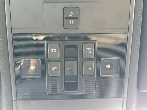 Used 2020 Volkswagen Atlas Cross Sport SE w/ Panoramic Sunroof Package image 15