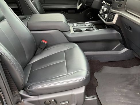 Used 2023 Ford Expedition XLT AWD/4WD image 11
