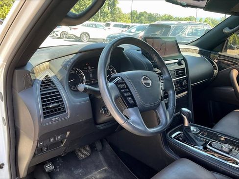Used 2023 Nissan Armada Platinum w/ Captain's Chairs Package RWD image 4