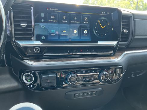 Certified 2024 Chevrolet Silverado 3500 LT w/ Convenience Package AWD/4WD image 9