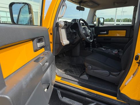 Used 2007 Toyota FJ Cruiser 4WD w/ Upgrade Pkg 1 image 4