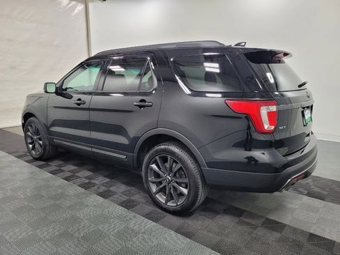Used 2017 Ford Explorer XLT w/ Equipment Group 202A AWD/4WD image 3