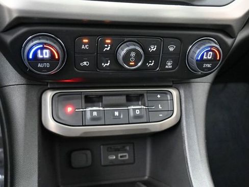 Used 2023 GMC Acadia Denali w/ Denali Ultimate Package AWD/4WD image 11
