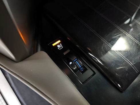 Used 2021 Lexus GX 460 Premium w/ Premium Package image 35