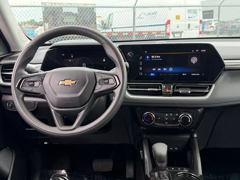 Used 2025 Chevrolet TrailBlazer LT AWD/4WD image 21