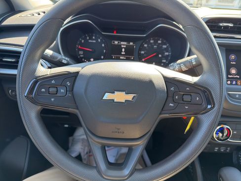 Used 2023 Chevrolet TrailBlazer LS image 13