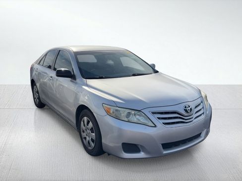 Used 2010 Toyota Camry LE image 4