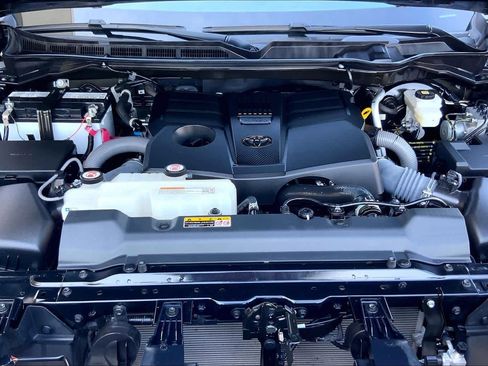 Used 2024 Toyota Tundra Limited image 30